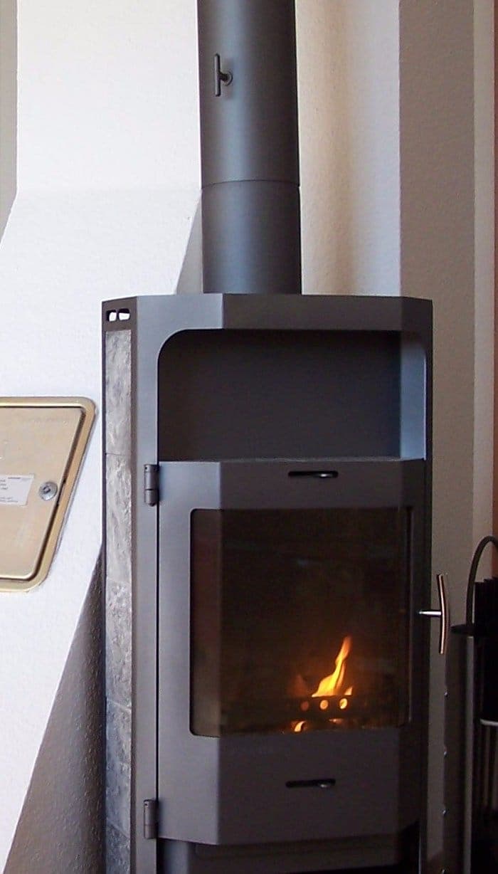 Kaminofen mit Feuer